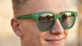Izipizi Sun #N Green Vygenerovaný obrázok